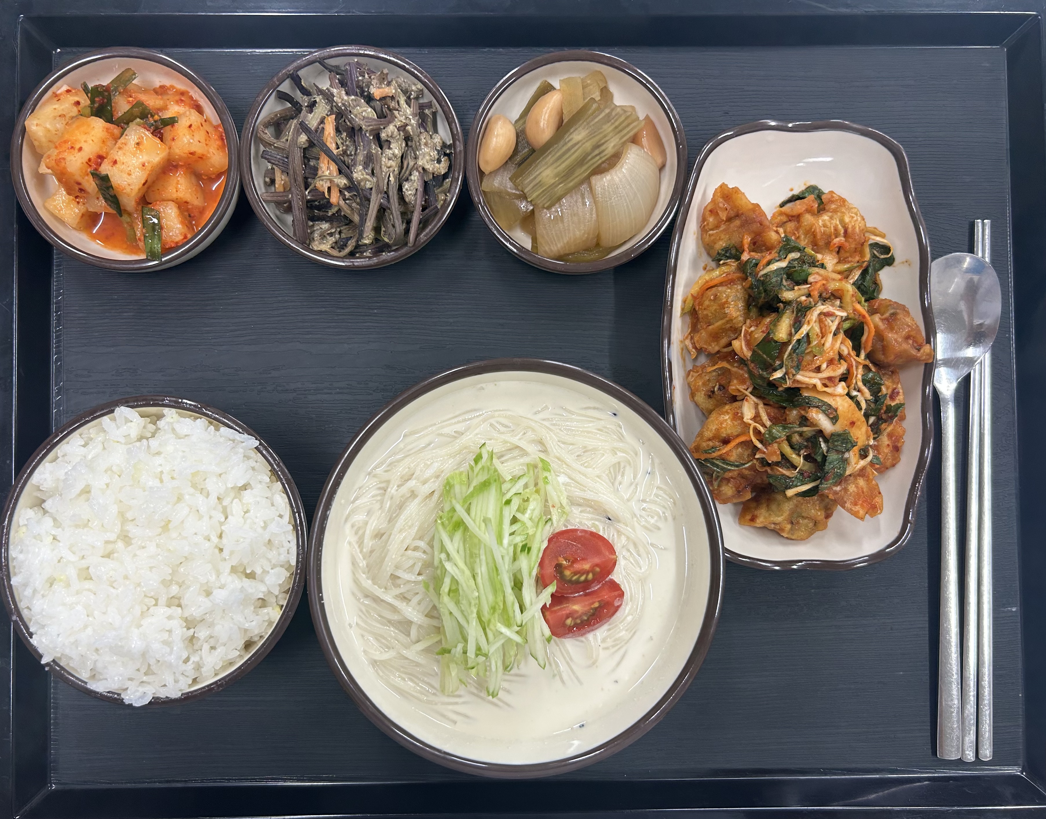 진지한상의 시그니처 메뉴 콩국수!